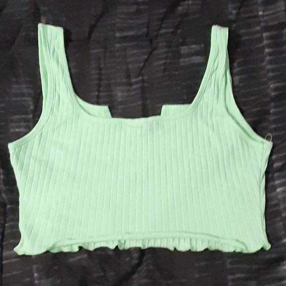 Cute green crop top - Picture 2 of 4